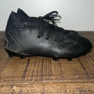 Kids black sneaker/cleats